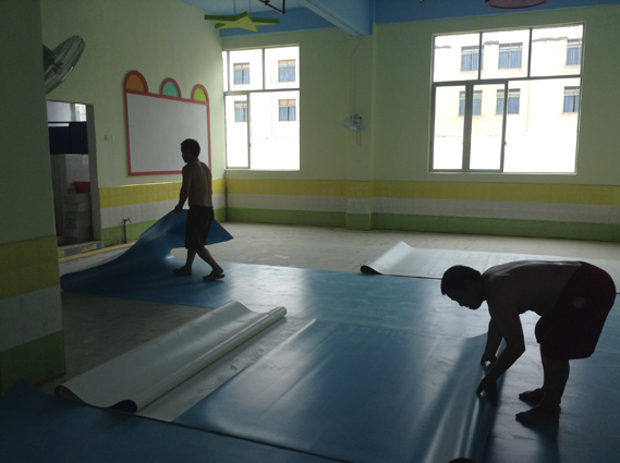 PVC地板的施工规格与应用详解 现代装饰材料中的实用选择